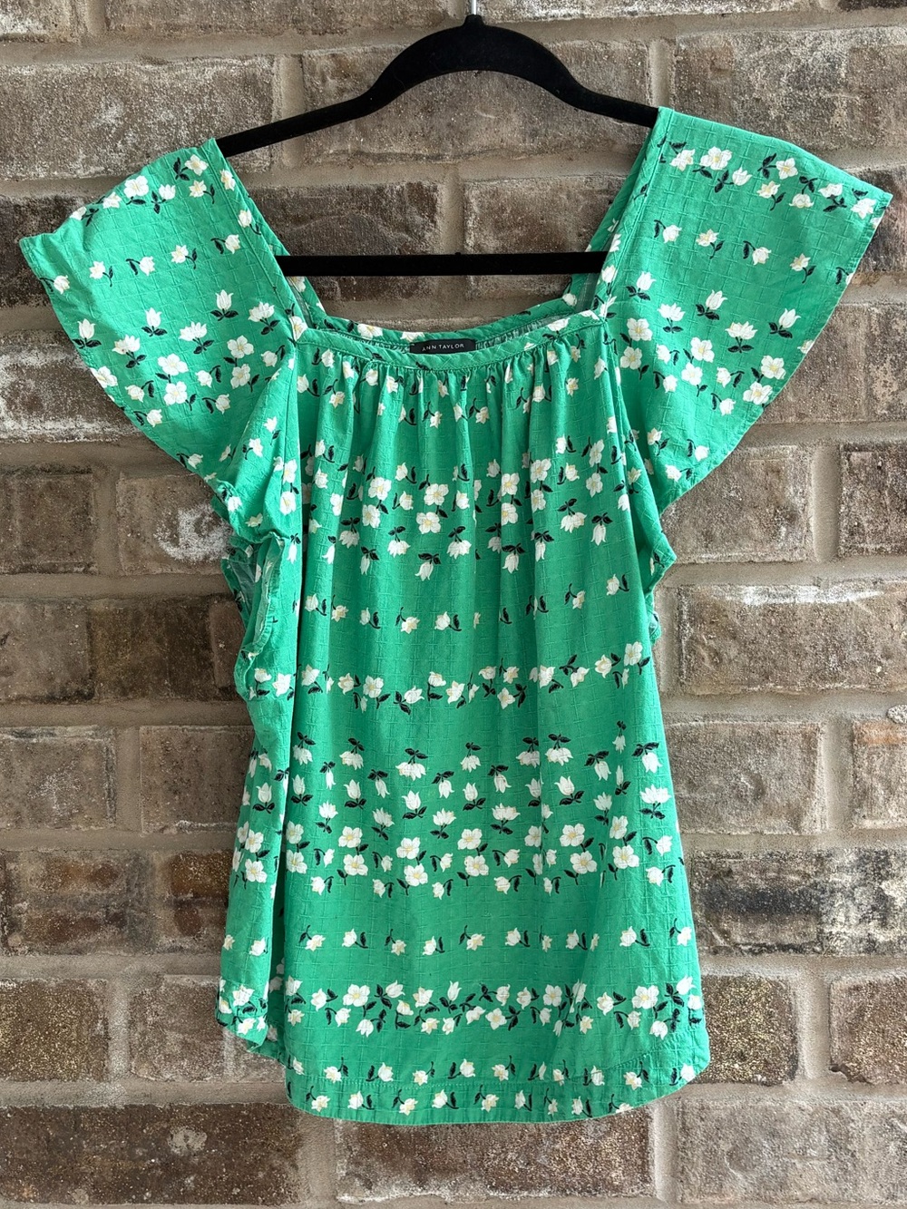 Ann Taylor Floral Flutter Sleeve Blouse in Green Size Small
